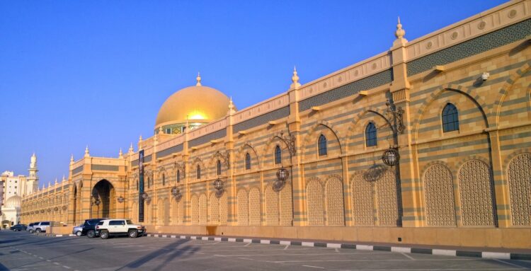 موزه اسلامی شارجه زیبایی بیش از 5000 اثر تاریخی را تحسین کنید.